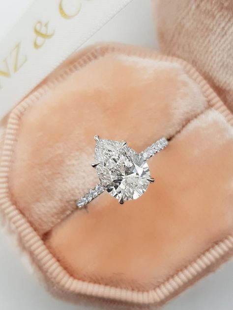 Rings Teardrop, Wedding Fairytale, Pear Shaped Diamond Engagement Rings, Dream Wedding Ring, Drop Ring, Ring Inspo, Cute Engagement Rings, Future Engagement Rings, Pear Shaped Engagement Rings