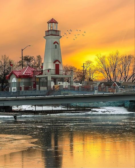 Late evening winter scene at Port Credit Light, Ontario, Canada on Lake Ontario - Photo by Hameed Bhatti62 Port Credit, Lighthouse Photos, Lighthouse Pictures, Late Evening, Beautiful Lighthouse, Lake Ontario, Light House, Winter Scene, Ontario Canada