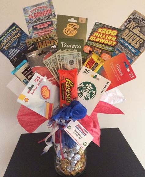 18th Birthday Bouquet Ideas, Vegas Ideas, Gift Card Basket, Graduation Gift Basket, Card Bouquet, Gift Card Bouquet, Gift Card Presentation, Diy Graduation Gifts, Gambling Gift