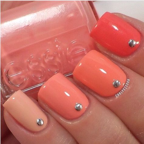 Ombré nails Coral Ombre Nails, Color Melon, Bears Nails, Lipstick Nails, Squoval Nails, Coral Nails, Studded Nails, Polygel Nails, Party Nails