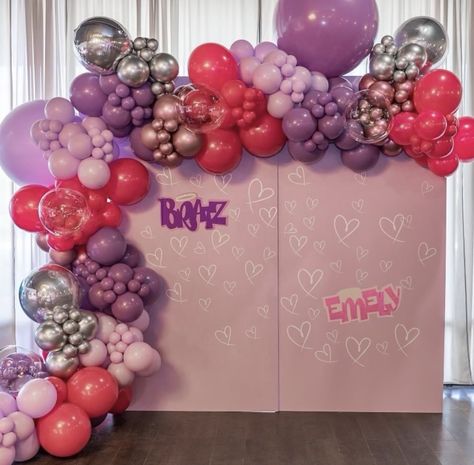 Brat Vs Barbie Party, Bratz Balloon Garland, Bratz Centerpieces, Baby Bratz Birthday Party Ideas, Bratz Birthday Party Ideas 21, Y2k Centerpieces, Brats Party Ideas, Bratz Baby Shower Ideas, Bratz Bachelorette