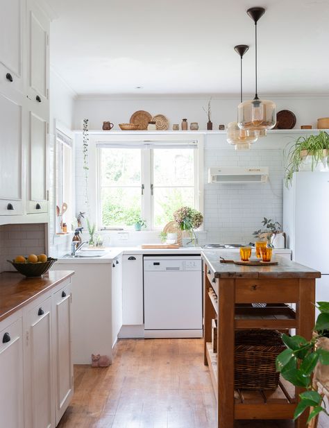 The owners of this kitchen were able to transform a tired area into a bright and light family space - all for under $1500. #kitchen #kitchenstyle #kitchendecor #kitchenideas Photography by: Helen Bankers Garden Fence Art, Beige Cabinets, Recycled Garden Art, Unique Garden Art, Renovation Budget, Glass Garden Art, Bentwood Chairs, Better Homes And Garden, Art Deco Home