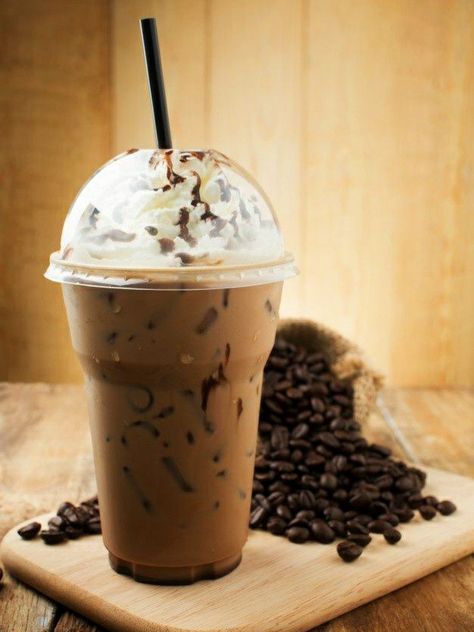 Healthy Coffee Creamer, Dunkin Donut, Simpson Art, Coffee Milkshake, Mocha Recipe, Flat Belly Drinks, Cold Coffee Recipes, Iced Mocha, Healthy Coffee