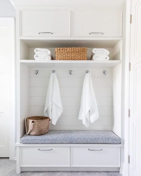 Bathroom Cubby, Beach House Interior Design, Downstairs Bathroom, Beach House Interior, Beach House Design, Half Bathroom, Coastal Living Room, Basement Bathroom, Island Home