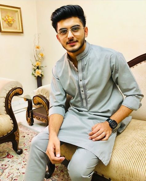 Handsome Indian Men, Easy Photography Ideas, Angry Girl, Snap Streak Ideas Easy, Indian Boy, Desi Fashion Casual, Best Poses For Pictures, Best Poses For Men, Photo Pose For Man