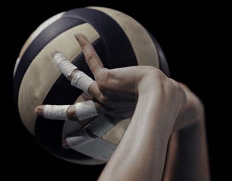 Volleyball Photography, Volleyball Wallpaper, Futurisme Retro, Ball Aesthetic, Volleyball Inspiration, Volleyball Training, Volleyball Pictures, Leyte, Kageyama Tobio