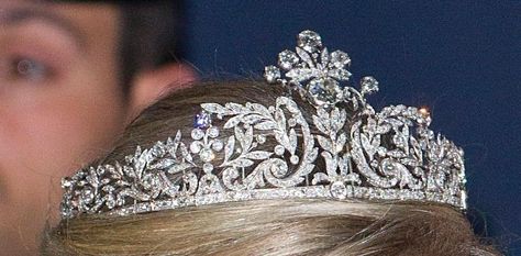 Though eventually it was Princess Anne's eldester daughter, Princess Margherita, Lorenz's mother who inherited the tiara. The tiara features multiple foliate motifs, as well as two foliate scrolls supporting a high central motif, with several large circular diamonds Wheat Wedding, Princesa Real, Royal Crowns, Pearl Tiara, Beautiful Tiaras, Royal Tiaras, Diamond Tiara, Hair Adornments, Royal Jewels