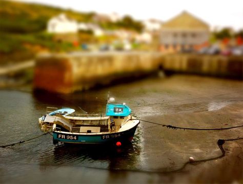 Tilt Shift Photos, Iphone Edit, Edit Tools, Tilt Shift Photography, Interesting Thoughts, Photography Hacks, Photography Iphone, Photography School, Tilt Shift