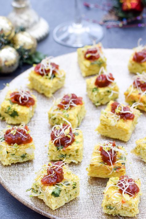 Curried Cauliflower Canapes [vegetarian] [gluten free] by The Flexitarian Canapes Ideas, Vegetarian Canapes, Vegetarian Finger Food, Vegetarian Party, Vegetarian Party Food, Vegan Cashew Cheese, Curried Cauliflower, Canapes Recipes, Vegetarian Gluten Free