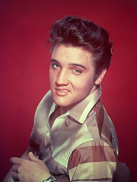 ... the lip! | Elvis Presley | James Vaughan | Flickr Elvis Presley Images, Young Elvis, Jailhouse Rock, Elvis Presley Pictures, Elvis And Priscilla, Elvis Presley Photos, Priscilla Presley, Rock N’roll, Lisa Marie Presley