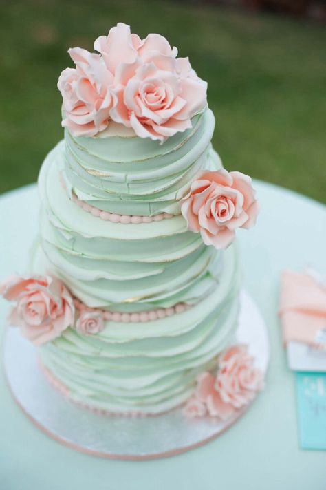 mint wedding cake  ~  we ❤ this! moncheribridals.com #mintwedding Mint Wedding Cake, Mint Cake, Torte Cupcake, Extravagant Wedding, Mint Wedding, Edible Glitter, Gorgeous Cakes, Wedding Cake Designs, Fancy Cakes