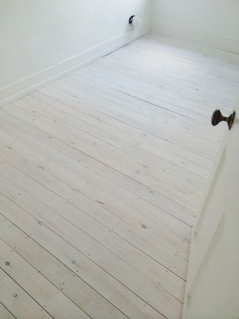 Whitewashed Floorboards, White Wash Wood Floors, White Painted Wood Floors, White Floorboards, Painted Floorboards, White Washed Pine, White Washed Floors, Modern Grey Kitchen, Painted Wood Floors