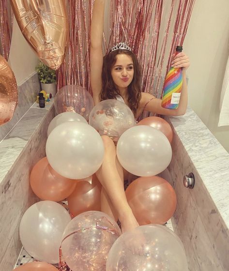 Joey King Instagram, 30th Birthday Themes, The Kissing Booth, King Picture, 21st Birthday Photoshoot, Party Photoshoot, Happy 21st Birthday, Kissing Booth, Birthday Posts