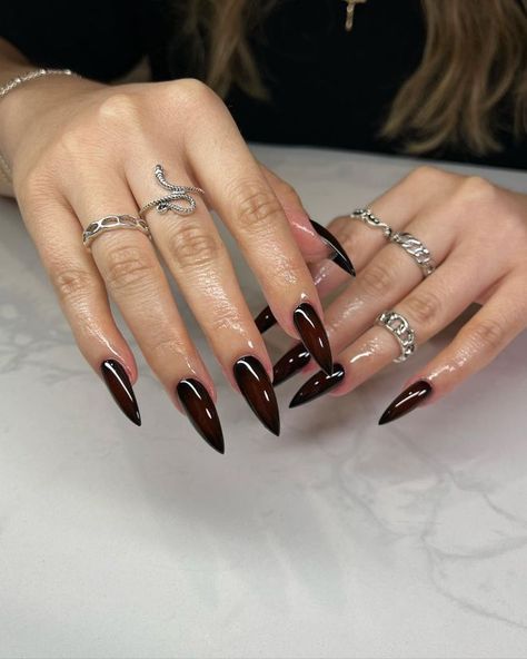 Vampy Nails, Red Stiletto Nails, Stilleto Nails Designs, Black Stiletto Nails, Aura Nails, Dark Red Nails, Long Stiletto Nails, Makeup Nails Designs, Claw Nails