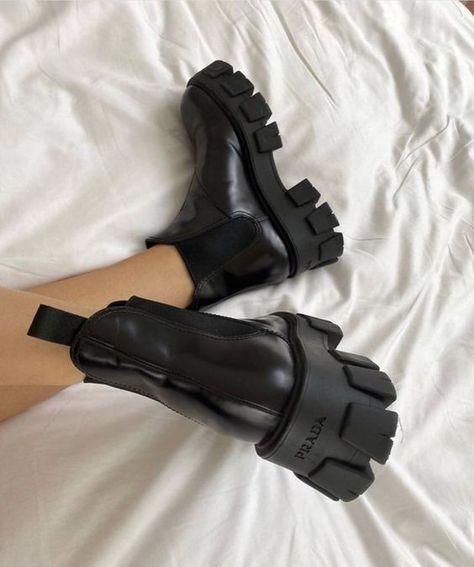 Chunky platform boots