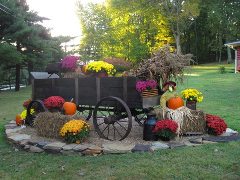 Great old wagon. Outdoor Wagon Decor, Wagon Landscaping Ideas, Wagon Decor Outdoor, Antique Wagon Decor, Farm Wagons Front Yards, Fall Wagon Display, Wagon Yard Decor, Old Wagon Garden Ideas, Old Red Wagon Ideas Yards