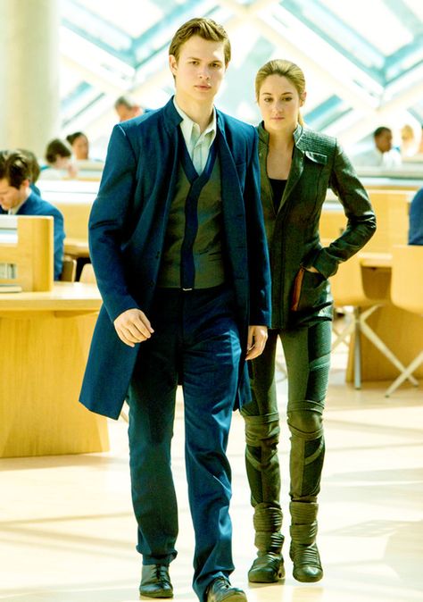 Tris & Caleb Prior - Divergent Caleb Prior, Divergent Tris, Divergent Four, Tris And Four, Tris Prior, Divergent Fandom, Divergent Trilogy, I Am Brave, Divergent Insurgent Allegiant