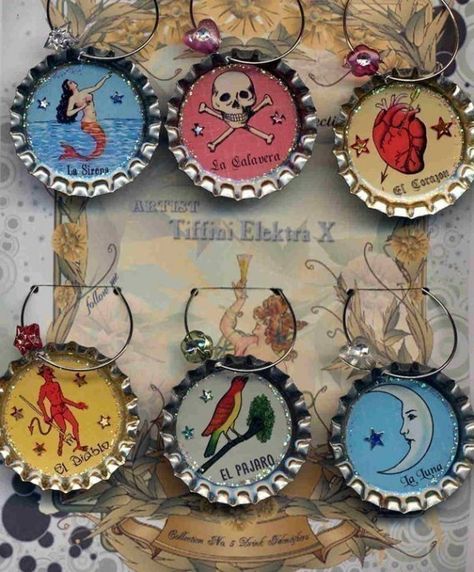 Drink Charms, Mexican Loteria, Bottle Cap Jewelry, Fiesta Party Decorations, Beer And Wine, Mexican Christmas, Bottle Cap Art, Mexican Crafts, Bottle Cap Crafts