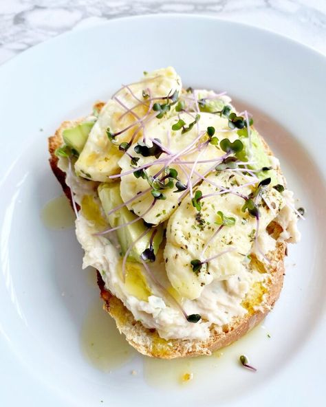 This toast is topped with the easiest and most delicious cannellini bean (white kidney beans) dip today. The dip is amazing on it’s own (I ate spoonfuls), as a dip with pita / veggies, or used as a spread. Note that this recipe will leave you with lots of leftover bean dip/spread!On this piece of toast, I used sliced avocado, grilled halloumi cheese, olive oil, and microgreens. You could also add an egg for some extra protein!This easy and colorful toast will blow your mind! It kept m… White Bean Toast, Bean Toast, Cucumber Dill Sauce, Spicy Honey Chicken, Chocolate Snack Cake, Tomato Lentil Soup, Cannellini Bean, Halloumi Cheese, Sliced Avocado