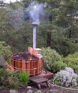 wood burning hot tub- Michael's version of a hot tub for the "roof deck". Wood Burning Hot Tub, Yurt Living, Casa Hobbit, Outdoor Hot Tub, Tub Ideas, Different Types Of Wood, Homestead Survival, Earthship, Hot Tub Outdoor