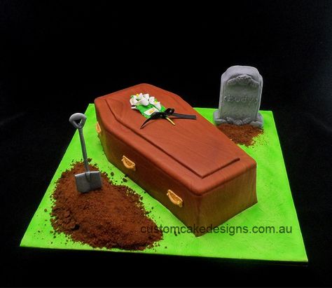 Coffin Casket Cake Gothic Birthday Cakes, Gothic Wedding Cake, Gothic Cake, Spooky Snacks, Mid July, 30 Birthday Cake, Halloween Sweets, 40th Birthday Cakes, Cake Decorating Frosting