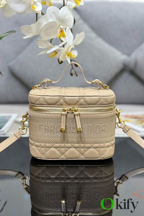 Wholesale top quality handbags, luxury shoes and accessories。 Update every days on our website。WhatsApp: +84782766445 #okify #bagsall #bags #fashion #bag #shoes #style #accessories #handmade #handbags #shopping #onlineshopping #handbag #moda #love #bagsforsale #fashionstyle #fashionista #leather #slingbag #purse #fashionblogger #luxury #backpack #clutch #totebag #baglover #bagslover #clothes #bagsofinstagram #instagood #instafashion #cc #gg #f3ndi #di0r #lv #v3rsace Travel Vanity, Tas Bahu, Stylish Handbags, Vanity Case, Evening Clutch Bag, The Professional, Sling Bag, Dior Bag, Bottega Veneta