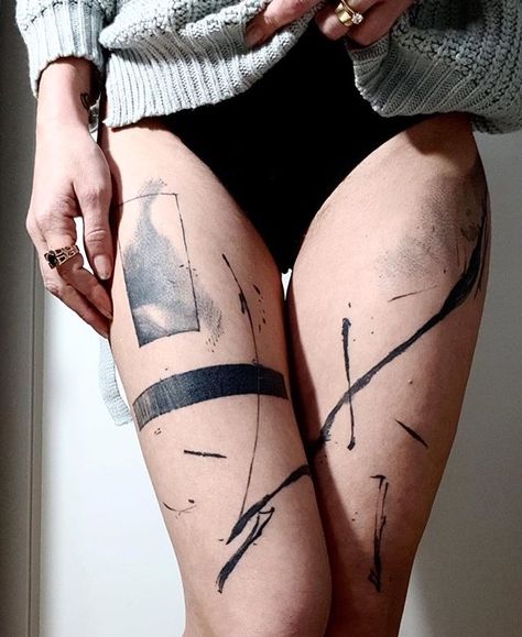 Paint Tattoo Ideas, Leg Tattoos Design, Paint Tattoo, Money Tattoo, Trash Polka Tattoo, Pieces Tattoo, Fusion Design, Painting Tattoo, Thigh Tattoos Women