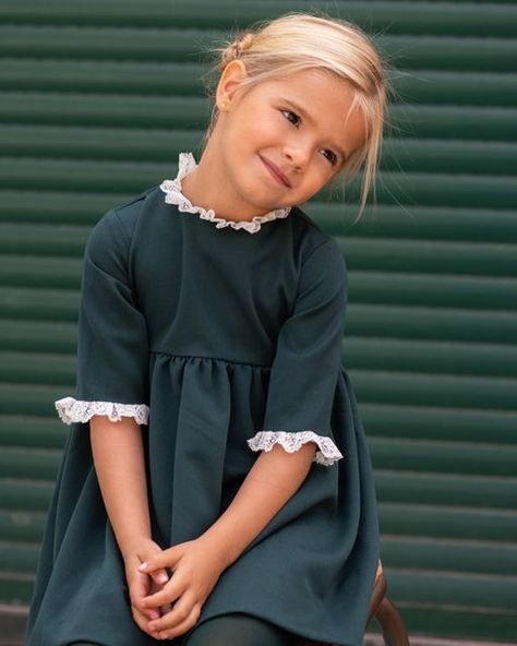 Casual College Outfits, Dolce And Gabbana Kids, Classic Kids, Dresses Ideas, Inspiration Mode, Baby Outfits, College Outfits, Kids Dress, Cold Shoulder Dress