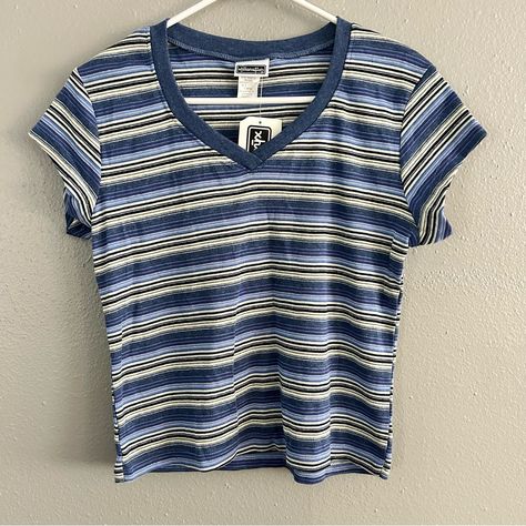 Vintage Xhilaration Striped V-Neck T-Shirt Baby Tee Size L Nwt 90s Deadstock Measures 18” From Underarm To Underarm And 20” In Length From Shoulder To Bottom Hem. 80s Tops Women, 80s Tops, Baby Tees 90s, Vintage Striped Shirt, Outfits With Striped Shirts, Silly Clothes, 80s Fashion Trends, Baby Graphic Tees, Layered Shirts