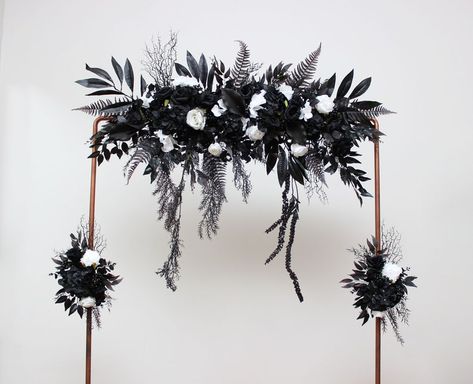 Gothic Floral Arrangements, Moody Purple Wedding, Gothic Wedding Decorations, Flower Archway, Small Arrangements, Marriage Celebration, Dark Wedding Theme, Elegant Goth, Floral Archway