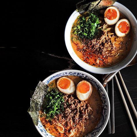 Another old recipe that didn't get a chance to go on the gallery, and one of my favorite.  Express… Galaxy Recipes, Spicy Miso Ramen, Ramen Soup Recipes, Miso Ramen, Ramen Recipes, Ayam Goreng, Asian Dishes, Chopsticks, Relish