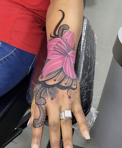 Small Dope Tattoos, Cute Thigh Tattoos, Hand Tattoos For Girls, Cute Hand Tattoos, Pretty Hand Tattoos, Neck Tattoos Women, Foot Tattoos For Women, Tattoos For Women Flowers, Pretty Tattoos For Women