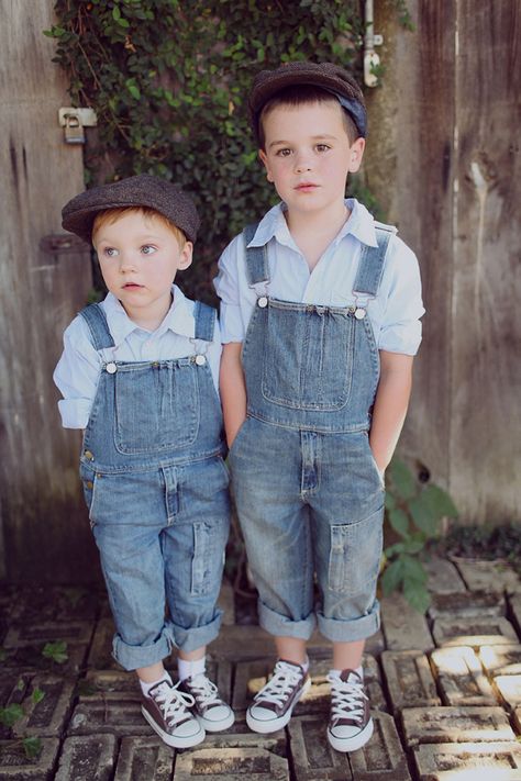 I know its a little over the top..but how cute!!!! Country Wedding Ring Bearer, Baguette Wedding Rings, Wedding Goodies, Ring Boy, Bearer Outfit, Ring Bearers, Ring Bearer Outfit, Country Diy, Diamond Cluster Engagement Ring