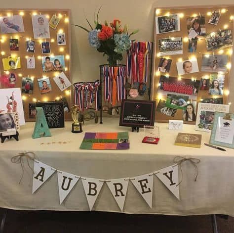 30 High School Graduation Party Ideas - SO Clever & Fun!! Senior Tables, Senior Night Table, Graduation Party Picture Display, Senior Table Ideas, Grad Open House, Graduation Party 2023, Senior Display Table Ideas, Party Dinner Ideas, Graduation Display