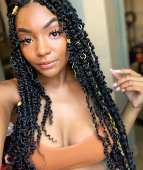 Passion Twists With Hair Jewelry, Passion Twists With Charms, Passion Twist Accessories, Passion Twists With Jewels, Passion Twists Short With Beads, Pre Looped Passion Twist, Short Twists, Different Braids, Hair Twists