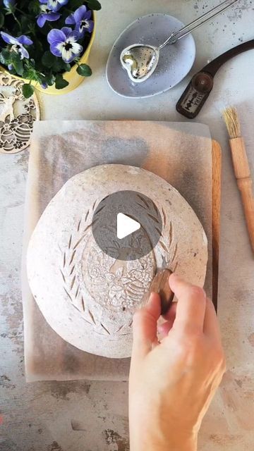 Ula @weraula on Instagram: "Such a beautiful Sunday today! ☀️ I scored my easter egg sourdough, similar I made last year🐣🌱 I ued wooden egg stencil Scored with @wiremonkeyshop lames  Happy Sunday!☀️  Jaka dziś piękna niedziela! Idealna na mój wielkanocny bochenek na zakwasie🐣🌱 Używam mąki ryżowej, aby wzorek był widoczny po upieczeniu.  Co dziś pieczecie? Dobrego dnia ☀️  Chleb na zakwasie Domowe pieczywo Artisan bread Scoring reel Easter bread Sourdough art  #scoringbread #breadart #breadmaking #easterbread #eastertable #bunny #easteregg #domowychleb #chlebnazakwasie #domowepieczywo #homemadebread #sourdoughscoring #foodphotography #breadstagram  #panmasamadre #homebaker" Easter Scoring Bread, Easter Sourdough Bread Design, Easter Egg Sourdough Scoring, Easter Bunny Sourdough, Bunny Sourdough Bread, Easter Bread Scoring, Easter Sourdough Bread Scoring, Bunny Sourdough, Easter Sourdough Scoring