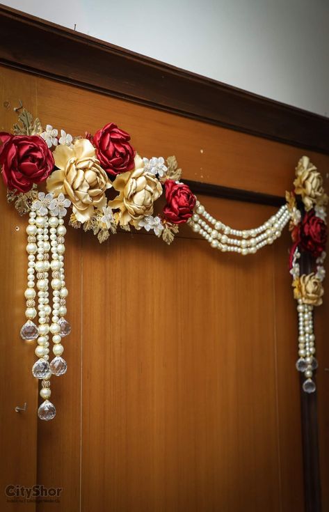 Latest Designs Of Bandanwar, Bandharwal Designs, Vandanvar For Diwali, Floral Toran Designs Doors, Pooja Room Curtain Ideas, Latest Bandarwal Designs, Door Toran Designs, Bandarwar Designs, Bandanwar Design Handmade