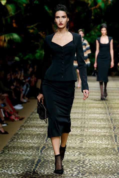 Dolce And Gabbana Runway, Gabbana Dress, Stephane Rolland, Work Dresses For Women, Georges Hobeika, Spring Couture, Catwalk Fashion, Dolce Gabbana Dress, Womenswear Fashion