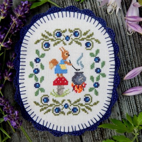 Squirrel Cross Stitch, Fantasy Cross Stitch, Colour Photo, Nature Cross Stitch, Blueberry Jam, Crochet Cross, Cross Stitch Rose, Back Stitch, Needle Art