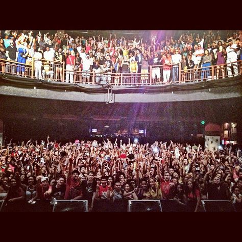 Stage view of audience Aesthetic Future, Crowd Drawing, Vision Board Success, I Am A Singer, Aesthetic Concert, Career Lifestyle, Concert Crowd, Big Crowd, Stage Background