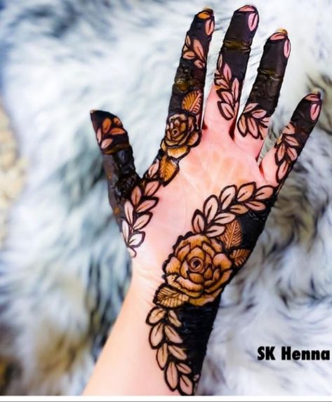 Big Flower Mehndi Design, Dark Mehndi Designs, Mahandi Design Hands, Western Mehndi, Dark Mehndi, Flower Mehndi Design, Flower Mehndi, Mehndi Ideas, Henna Hands