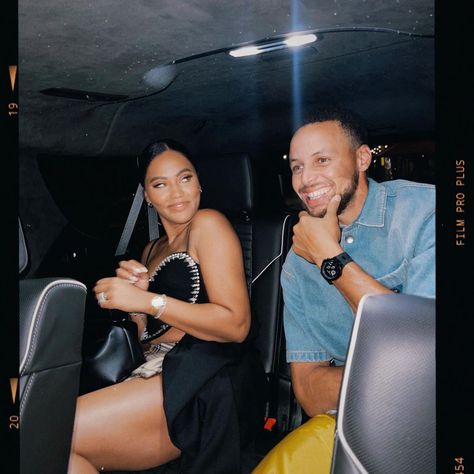 Basketball Wife Aesthetic, Ayesha And Steph Curry, Stephen Curry Ayesha Curry, Steph Curry 3, The Curry Family, Nyc Streets, Curry Wallpaper, Stephen Curry Pictures, Wardell Stephen Curry