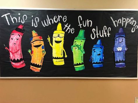 I don’t wanna brag buttttt.... the bulletin board don’t lie 😂🤷🏻‍♀️. Made these little crayon friends last year (inspired by the amazing… Crayon Bulletin Boards, Door Bulletin Boards, Art Bulletin Boards, Summer Bulletin Boards, Preschool Bulletin, Art Classroom Decor, Preschool Bulletin Boards, School Doors, School Bulletin Boards