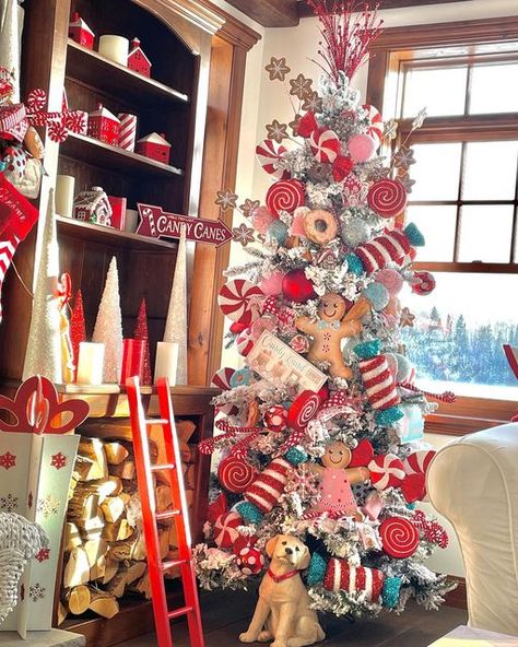 Candy Land Christmas Tree Ideas, Candy Christmas Tree Decorations, Better Not Pout, Gingerbread Tree, Gingerbread Christmas Tree, Gingerbread Decor, Christmas Tree Pictures, Candy Christmas Tree, Christmas Leaves