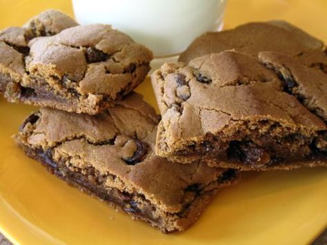 Grandma's molasses bars, old fashioned goodies. #recipes #dessert #food Molasses Bars, Hermit Bars, Hermit Cookies, Molasses Recipes, Desserts Cookies, Bake Goods, Sweet Bar, Dessert Bar Recipe, Molasses Cookies