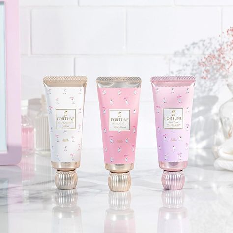 Want to have baby smooth hands? These Japanese hand creams are so lovely and smells like roses Japanese Hand Cream, Softer Hands, Japanese Beauty Products, Smooth Hands, Skincare Shop, Japanese Skincare, Hand Creams, Cream Nails, Must Buy