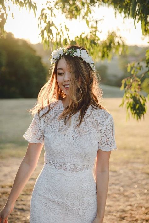 Wedding Veil Alternatives From Etsy Types Of Wedding Gowns, Bridal Wedding Flowers, Wedding Flower Crown, Bridal Cap, Boho Headpiece, Romantic Wedding Hair, Bride Veil, Bridal Tops, Alternative Bridal