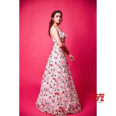 Indian Wedding Gowns, Alia Bhatt, Bollywood Actors, Bollywood Stars, Bollywood Celebrities, Bollywood Fashion, Bollywood Actress, Indian Dresses, Dress To Impress