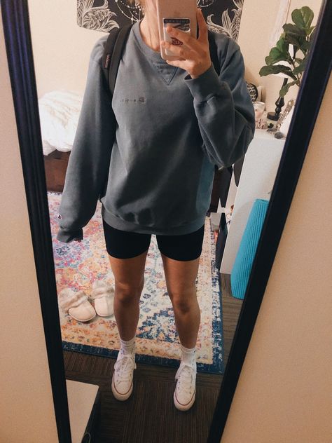 oversized sweatshirt (champion), black biker shorts (hollister), white socks and sneakers (nike) Black Sweatshorts Shorts Outfit, Black Nike Shorts Outfit, Black Nike Socks Outfit, Shorts And Sweatshirt Outfit, Nike Socks Outfit, White Socks And Sneakers, Ootd College, Nike Shorts Outfit, Athletic Shorts Outfit