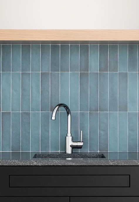 77 Inspiring Kitchen Backsplash Ideas for 2024 Whitewash Brick Backsplash, Counter Backsplash, Hexagon Tile Backsplash, Kitchen Remodel Countertops, Diy Kitchen Backsplash, Blue Backsplash, Kitchen Backsplash Ideas, Mosaic Tile Backsplash, Black Countertops